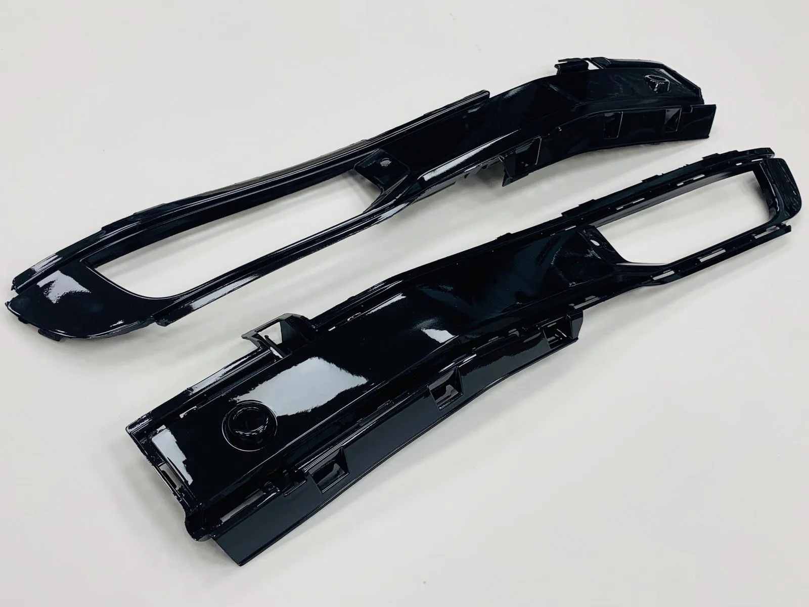 VW T6 Gloss Black Fog Light Covers (Suitable for vehicles with or without parking sensor’s)